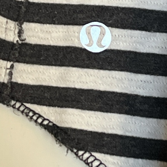 Super cute Lululemon sweatshirt top - Picture 4 of 6